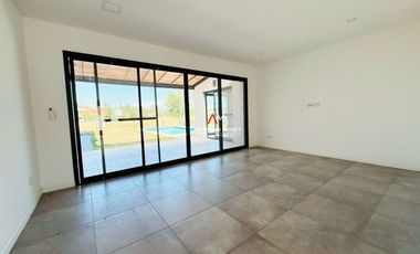 VENTA DE CASA EN Pilar