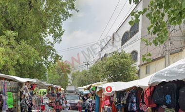 LOCAL EN RENTA CON BODEGA EN LA MERCED, ZONA DE ALTA AFLUENCIA PEATONAL.