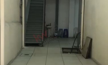 LOCAL EN RENTA CON BODEGA EN LA MERCED, ZONA DE ALTA AFLUENCIA PEATONAL.