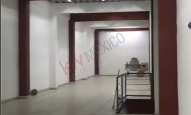 LOCAL EN RENTA CON BODEGA EN LA MERCED, ZONA DE ALTA AFLUENCIA PEATONAL.