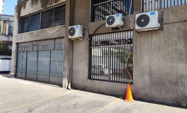 Oficina en Arriendo en Av. Apoquindo frente a Municipalidad e Las Condes