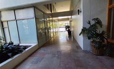 Oficina en Arriendo en Av. Apoquindo frente a Municipalidad e Las Condes