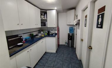 Oficina en Arriendo en Av. Apoquindo frente a Municipalidad e Las Condes