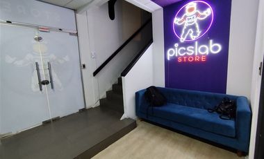 Oficina en Arriendo en Av. Apoquindo frente a Municipalidad e Las Condes