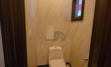 Casa en venta al norte de Saltillo, Residencial Jardines de Versalles