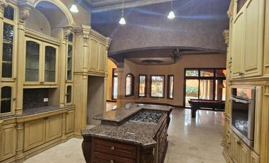 Casa en venta al norte de Saltillo, Residencial Jardines de Versalles