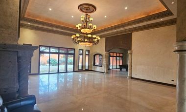 Casa en venta al norte de Saltillo, Residencial Jardines de Versalles