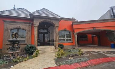 Casa en venta al norte de Saltillo, Residencial Jardines de Versalles