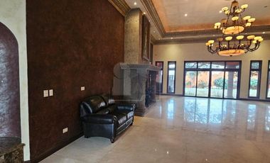 Casa en venta al norte de Saltillo, Residencial Jardines de Versalles