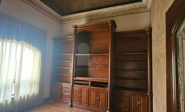 Casa en venta al norte de Saltillo, Residencial Jardines de Versalles