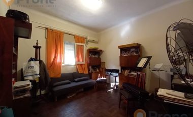 Casa al frente con cochera