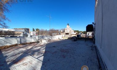 Casa al frente con cochera