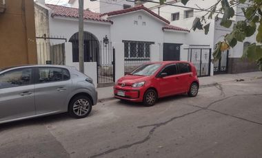 Casa en venta - 3 Dormitorios 3 Baños - 600Mts2 - Ramos Mejía