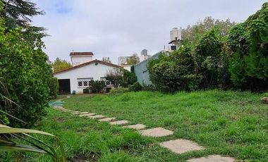 Casa en venta - 3 Dormitorios 3 Baños - 600Mts2 - Ramos Mejía