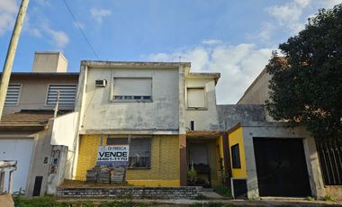 2 CASAS DE 3 AMB. EN PLANTA BAJA Y 1ER PISO