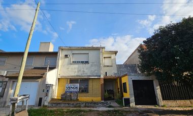 2 CASAS DE 3 AMB. EN PLANTA BAJA Y 1ER PISO