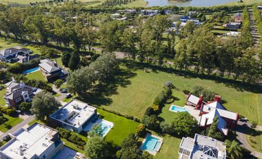 Lote de Terreno de 2.400 m2 en Kentucky