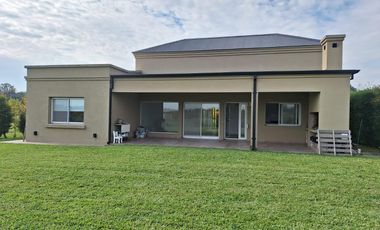 RBS. HERMOSA CASA EN EL CAMPO FINCAS EXCLUSIVAS, CARDALES.