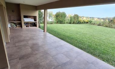 RBS. HERMOSA CASA EN EL CAMPO FINCAS EXCLUSIVAS, CARDALES.