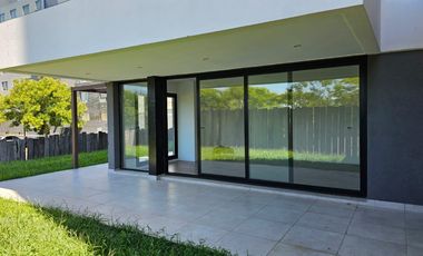 Venta y alquiler de departamento 3 ambientes en PB con jardin propio cochera y baulera  Nordelta