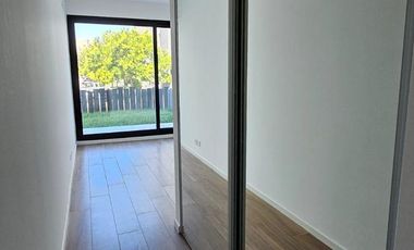 Venta y alquiler de departamento 3 ambientes en PB con jardin propio cochera y baulera  Nordelta