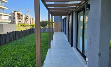 Venta y alquiler de departamento 3 ambientes en PB con jardin propio cochera y baulera  Nordelta