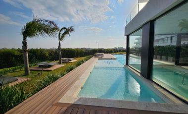 Venta y alquiler de departamento 3 ambientes en PB con jardin propio cochera y baulera  Nordelta