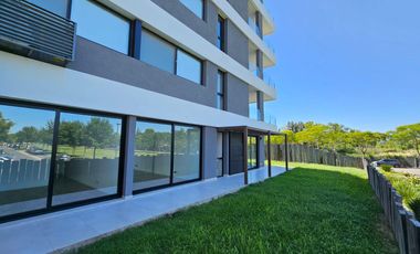 Venta y alquiler de departamento 3 ambientes en PB con jardin propio cochera y baulera  Nordelta