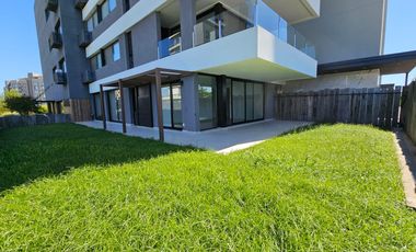 Venta y alquiler de departamento 3 ambientes en PB con jardin propio cochera y baulera  Nordelta
