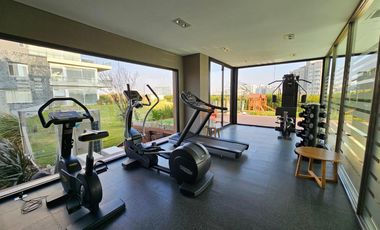 Venta y alquiler de departamento 3 ambientes en PB con jardin propio cochera y baulera  Nordelta