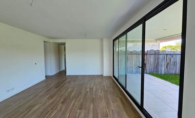 Venta y alquiler de departamento 3 ambientes en PB con jardin propio cochera y baulera  Nordelta