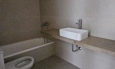 Venta y alquiler de departamento 3 ambientes en PB con jardin propio cochera y baulera  Nordelta