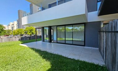 Venta y alquiler de departamento 3 ambientes en PB con jardin propio cochera y baulera  Nordelta