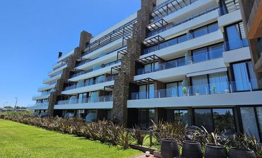 Venta y alquiler de departamento 3 ambientes en PB con jardin propio cochera y baulera  Nordelta