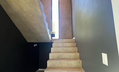 Casa a estrenar en  barrio Altos del Casco lote central