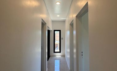Casa a estrenar en  barrio Altos del Casco lote central
