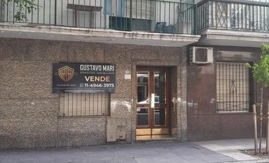 Al frente. Departamento  3 ambientes. 2 baños. Patio. No apto prof.