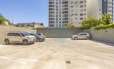 Piso de 4 ambientes con quincho, terraza y jacuzzi privados a estrenar, amenities cochera
