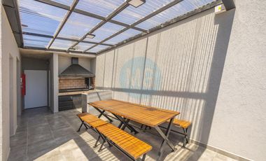 Piso de 4 ambientes con quincho, terraza y jacuzzi privados a estrenar, amenities cochera