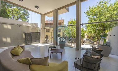 Piso de 4 ambientes con quincho, terraza y jacuzzi privados a estrenar, amenities cochera