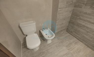 Piso de 4 ambientes con quincho, terraza y jacuzzi privados a estrenar, amenities cochera
