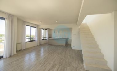 Piso de 4 ambientes con quincho, terraza y jacuzzi privados a estrenar, amenities cochera