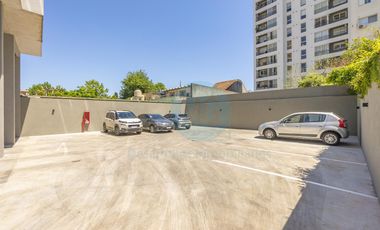 Piso de 4 ambientes con quincho, terraza y jacuzzi privados a estrenar, amenities cochera