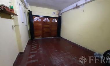 Venta de casa 3 ambientes con quincho, cochera y piscina en Quilmes Oeste