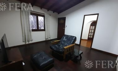 Venta de casa 3 ambientes con quincho, cochera y piscina en Quilmes Oeste