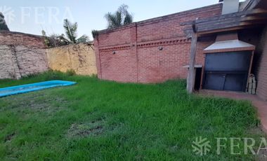 Venta de casa 3 ambientes con quincho, cochera y piscina en Quilmes Oeste
