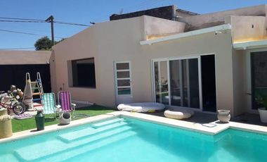 Casa en venta - 3 Dormitorios 2 Baños - Local - 333Mts2 - Bragado