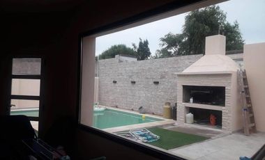 Casa en venta - 3 Dormitorios 2 Baños - Local - 333Mts2 - Bragado