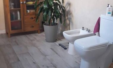 Casa en venta - 3 Dormitorios 2 Baños - Local - 333Mts2 - Bragado