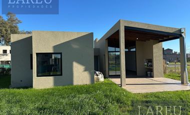 Casa en Venta - Santa Emilia, Pilar Del Este